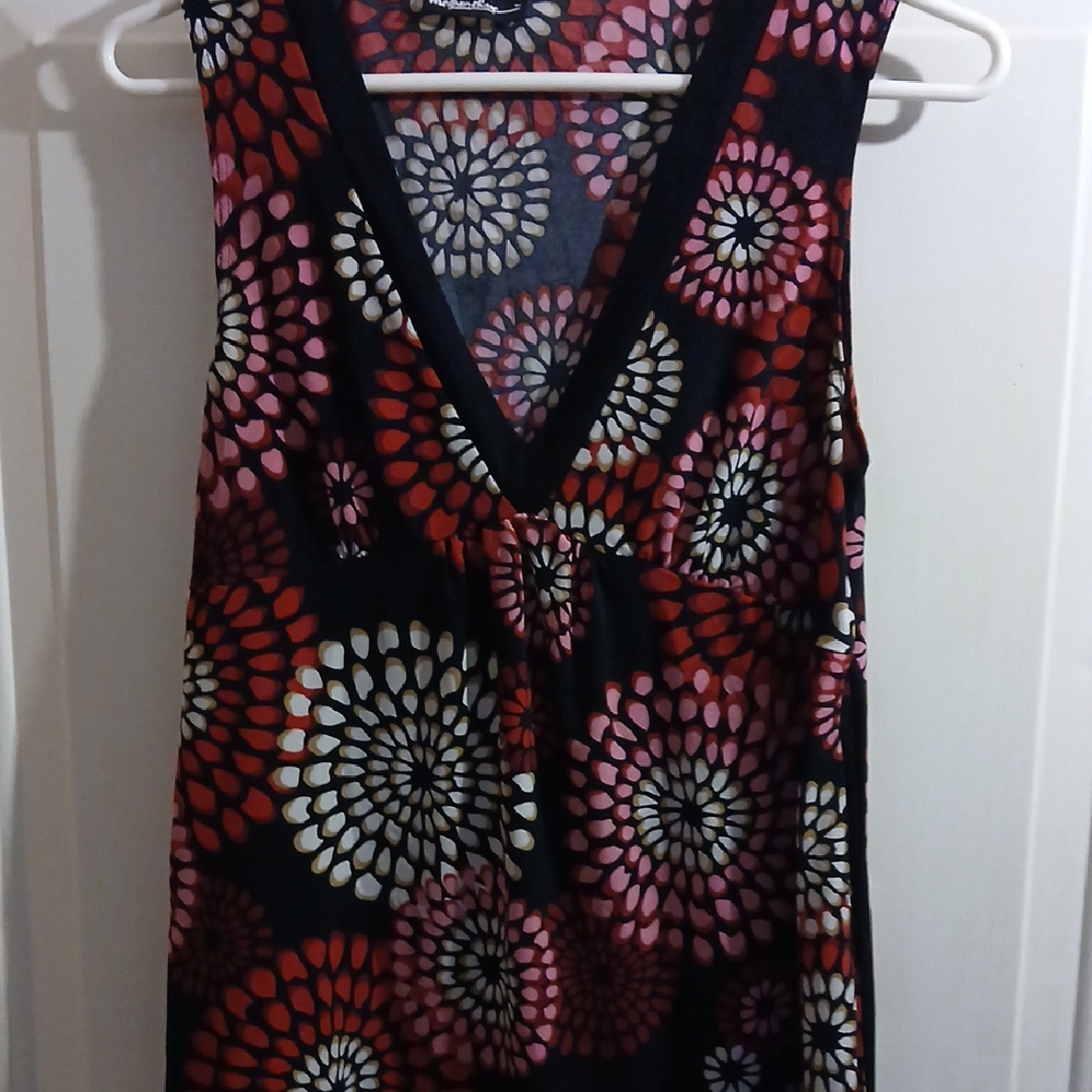 Elegant Floral V-Neck Sleeveless Top